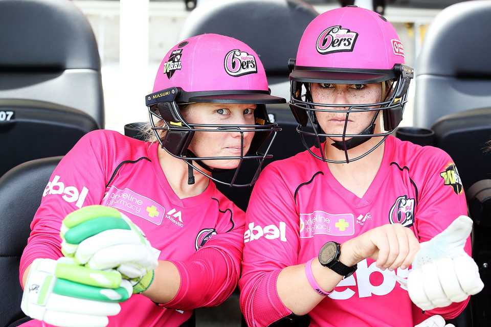 Alyssa Healy and Dane van Niekerk wait for their turns to bat, Sydney Sixers v Hobart Hurricanes, Women's Big Bash League 2016-17, semi-final, Brisbane, January 25, 2017