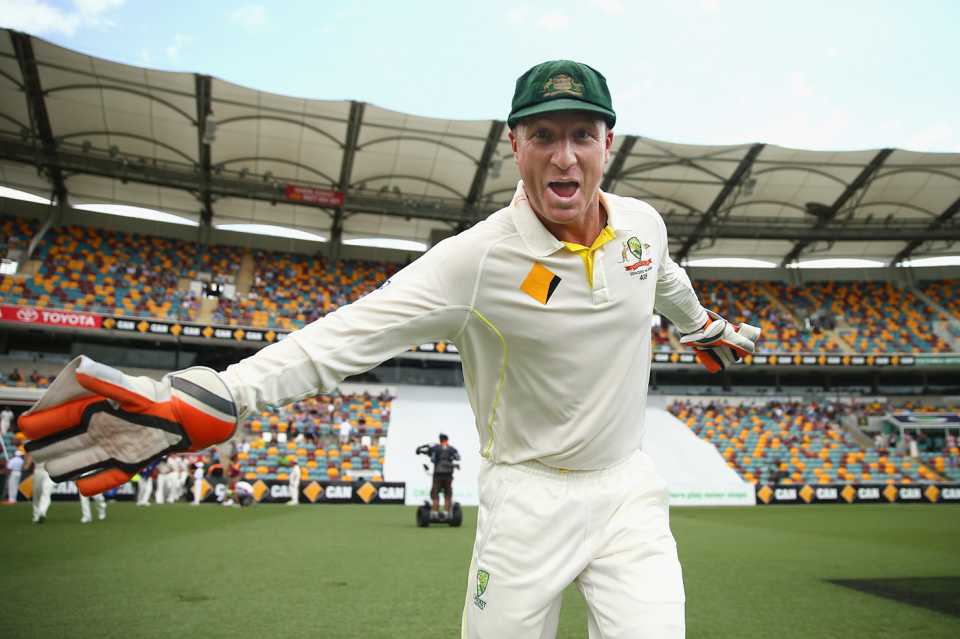 Brad Haddin runs out to field, Australia v India, 2nd Test, Brisbane, day four, December 20, 2014