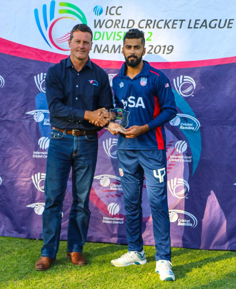 Ali Khan accepts the Man of the Match award for his career-best 5 for 46