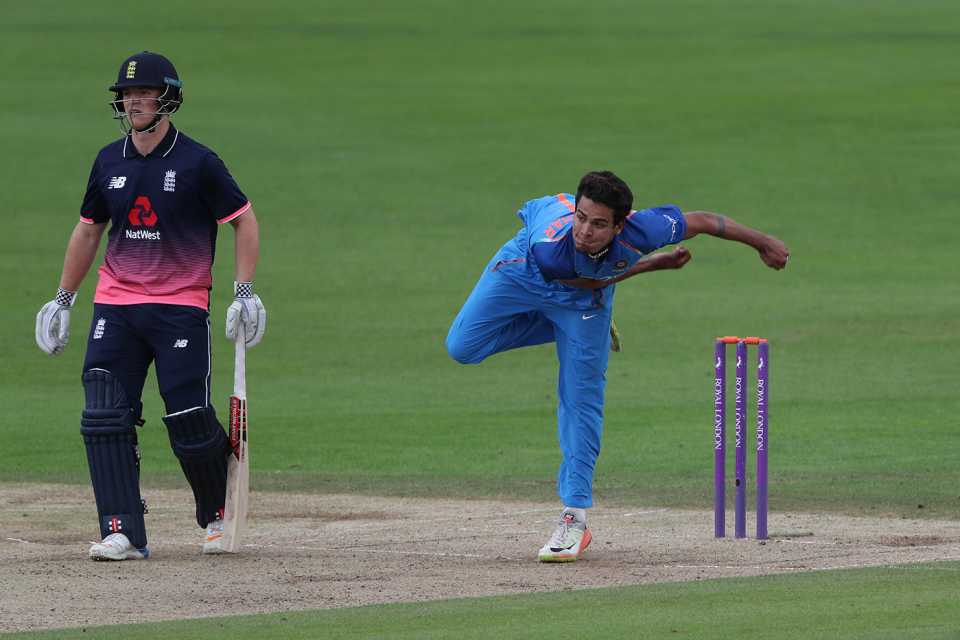 Rahul Chahar bowls as Liam Trevaskis backs up, England Under 19s v India U19s, second youth ODI, Canterbury, August 9, 2017