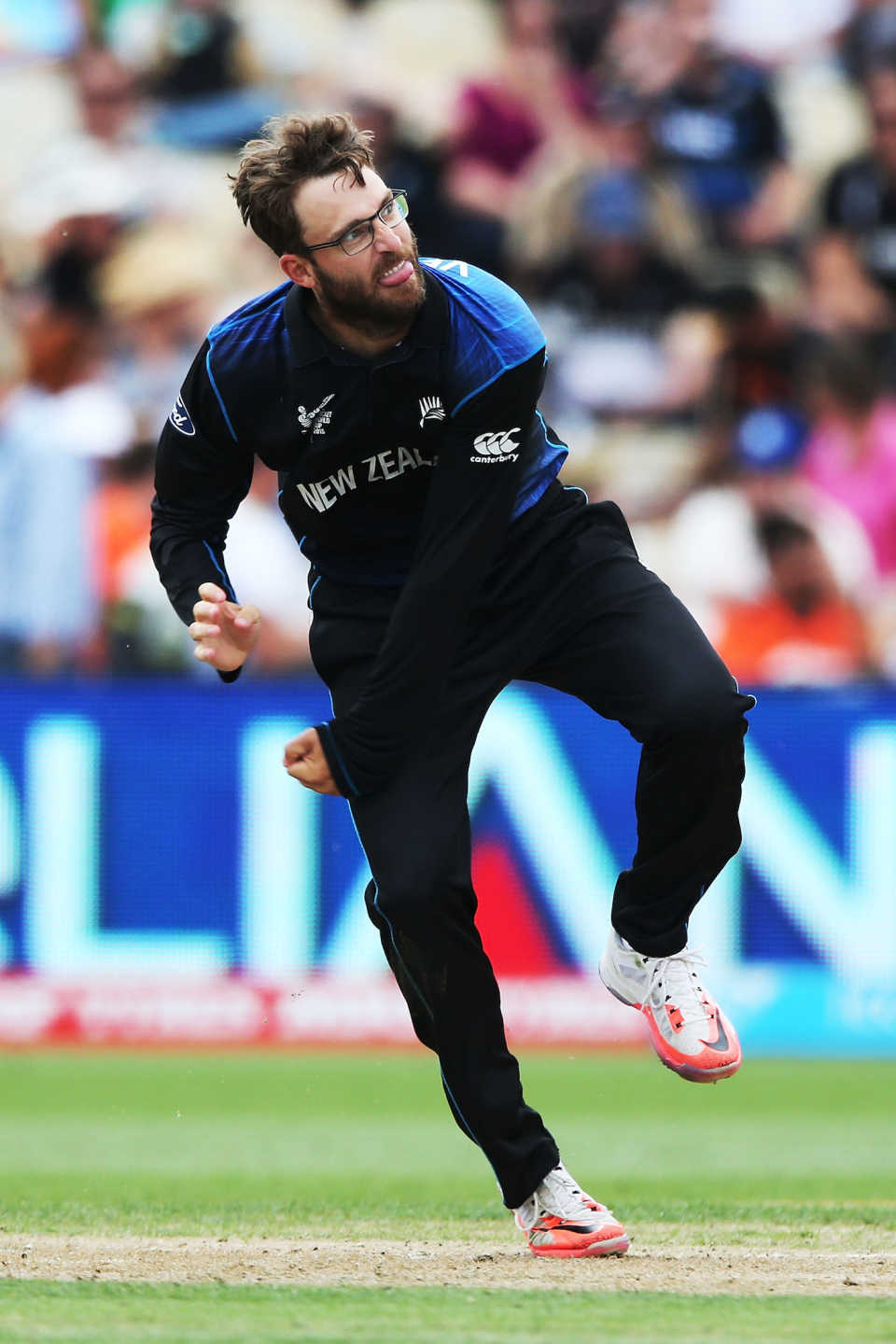 Daniel Vettori of New Zealand bowls, New Zealand v Bangladesh, World Cup 2015, Seddon Park, Hamilton, New Zealand, March 13, 2015