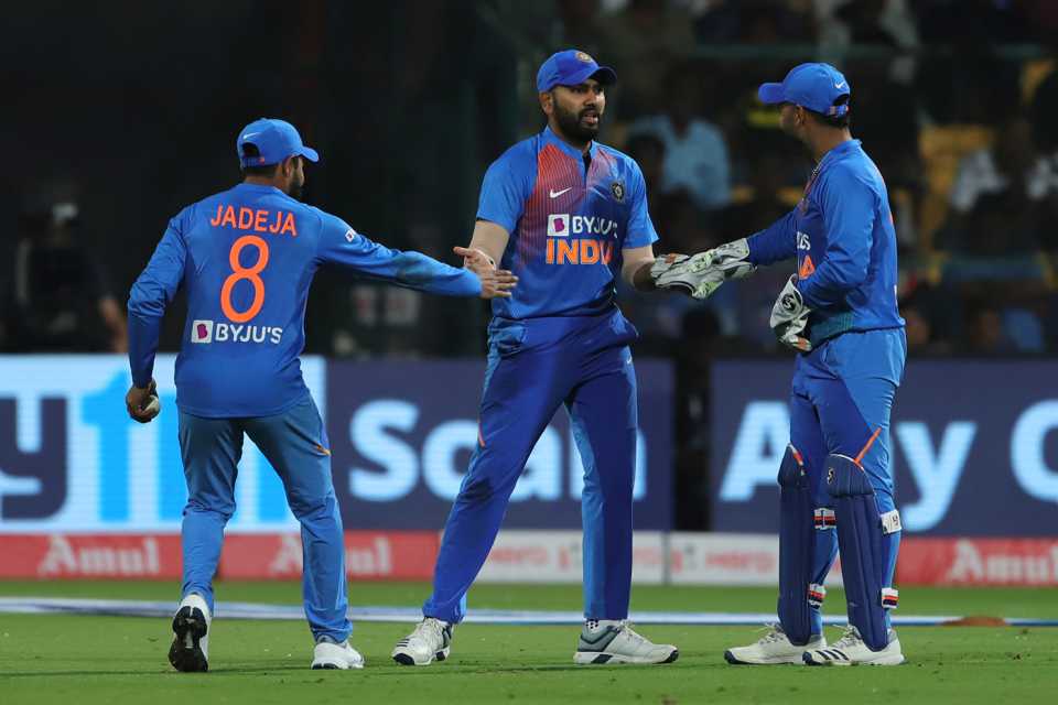 Ravindra Jadeja, Rohit Sharma, and Rishabh Pant cheer each other up, India v South Africa, 3rd T20I, Bengaluru, September 22, 2019