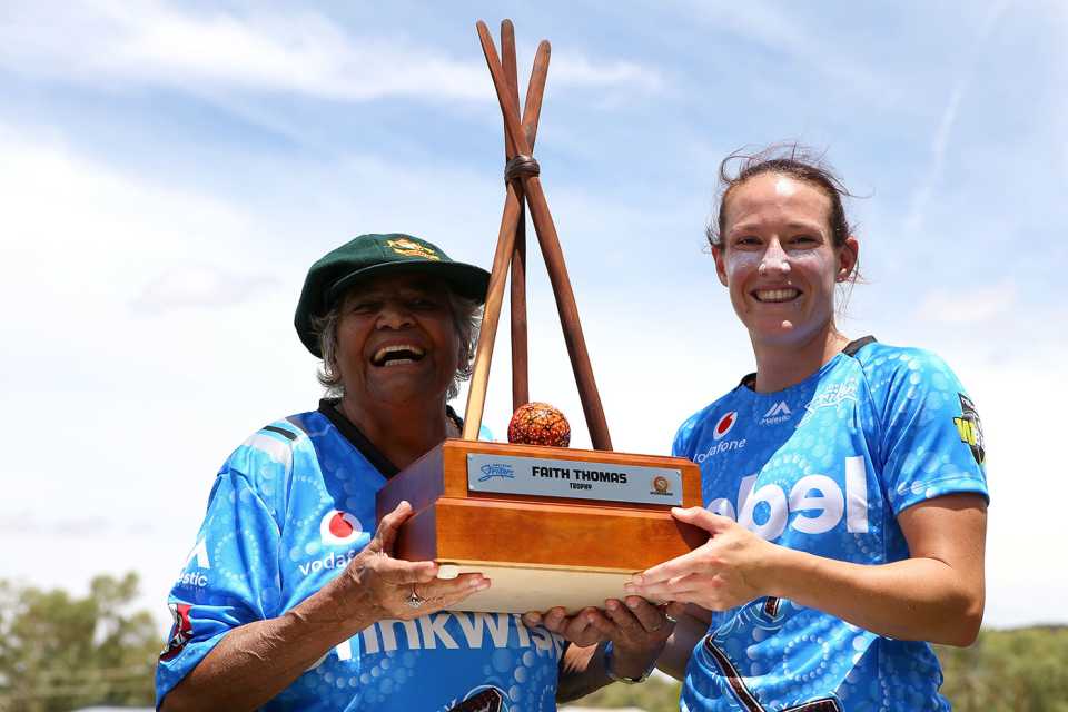 Megan Schutt of the Adelaide Strikers receives a trophy from Faith Thomas, Perth Scorchers v Adelaide Strikers, Women's Big Bash League, Alice Springs, January 13, 2019