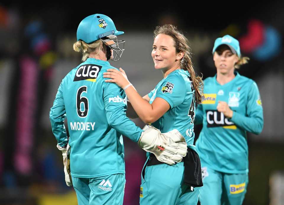 Amelia Kerr played a key all-round role in the Brisbane Heat's victory