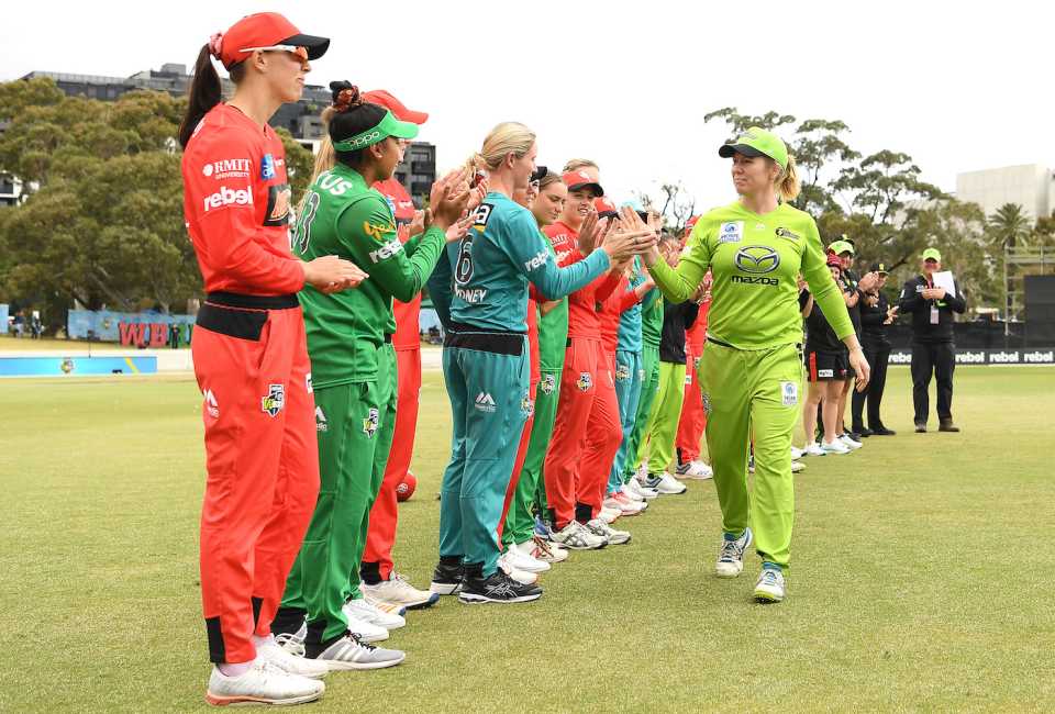 Alex Blackwell receives a guard of honour after her last WBBL game