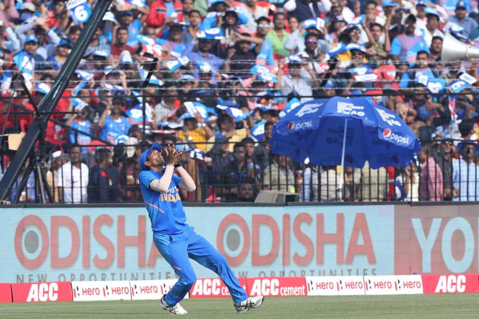 Debutant Navdeep Saini gets under a catch in front of packed stands, India v West Indies, 3rd ODI, Cuttack, December 22, 2019