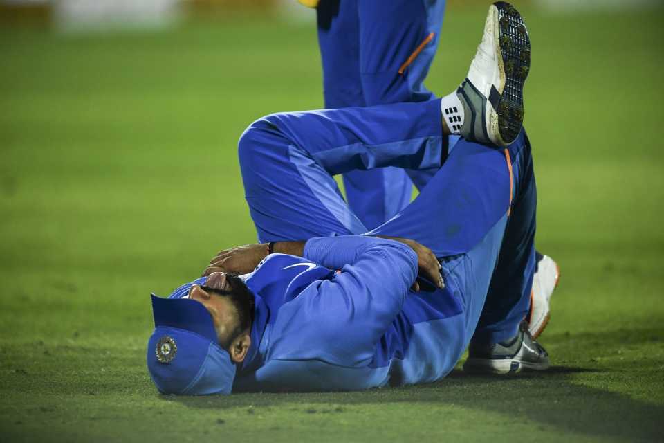 Rohit Sharma fell awkwardly on his left shoulder while fielding, India v Australia, 2nd ODI, Rajkot, January 17, 2020