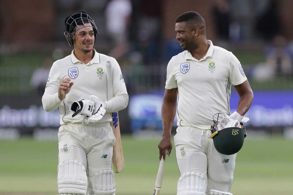 Quinton de Kock and Vernon Philander leave the field, South Africa v England, 3rd Test, 3rd day, Port Elizabeth, January 18, 2020