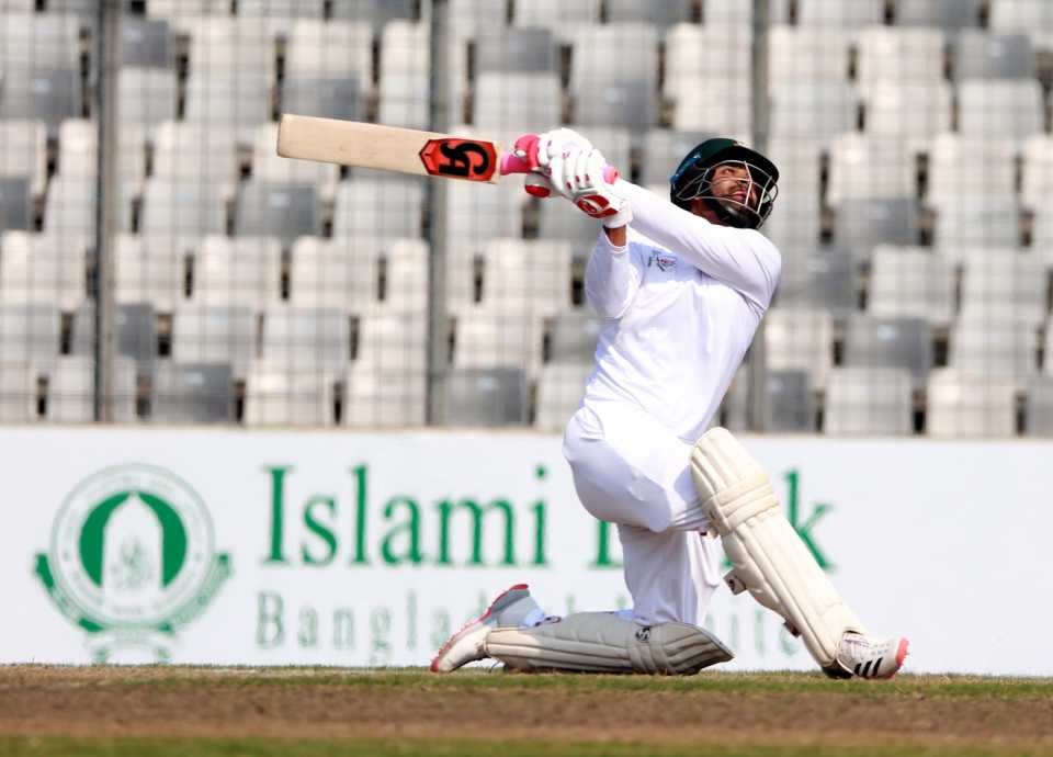 Tamim Iqbal whacks it over the top, Central Zone v East Zone, Bangladesh Cricket League, 3rd day, Dhaka, February 2, 2020