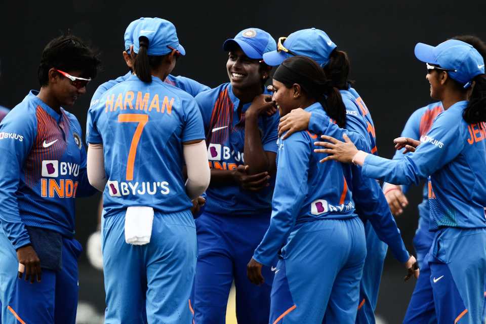 India women celebrate a wicket, India v England, Women's T20I tri-series, Melbourne, February 7, 2020