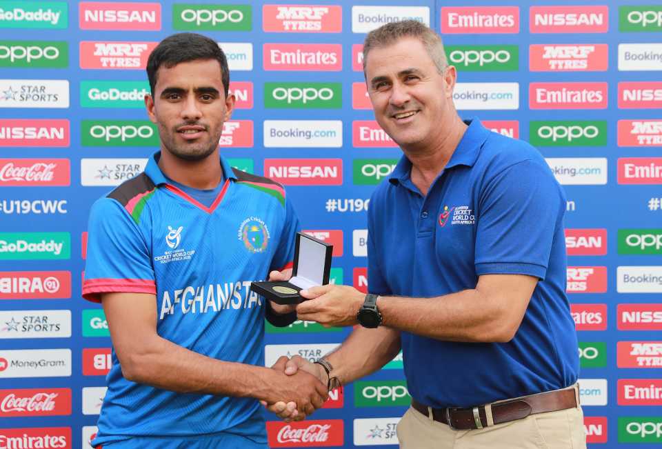 HD Ackerman presents Shafiqullah Ghafari with the Player-of-the-Match award