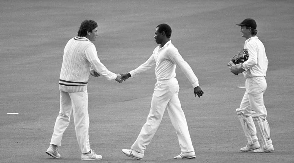 Steve Jefferies (left) and Cardigan Connor shake hands after Jeffries took a record 5 for 13 for Hampshire, Derbyshire v Hampshire, final, Benson & Hedges Cup 1988, Lord's, July 9, 1988