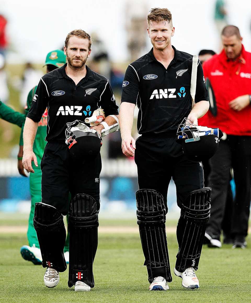Kane Williamson and Jimmy Neesham walk out of the field