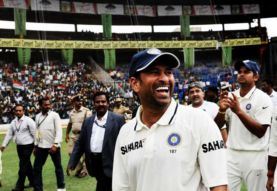 Sachin Tendulkar smiles as the team takes a lap around the ground, India v Australia, 2nd Test, Bangalore, 5th day, October 13, 2010