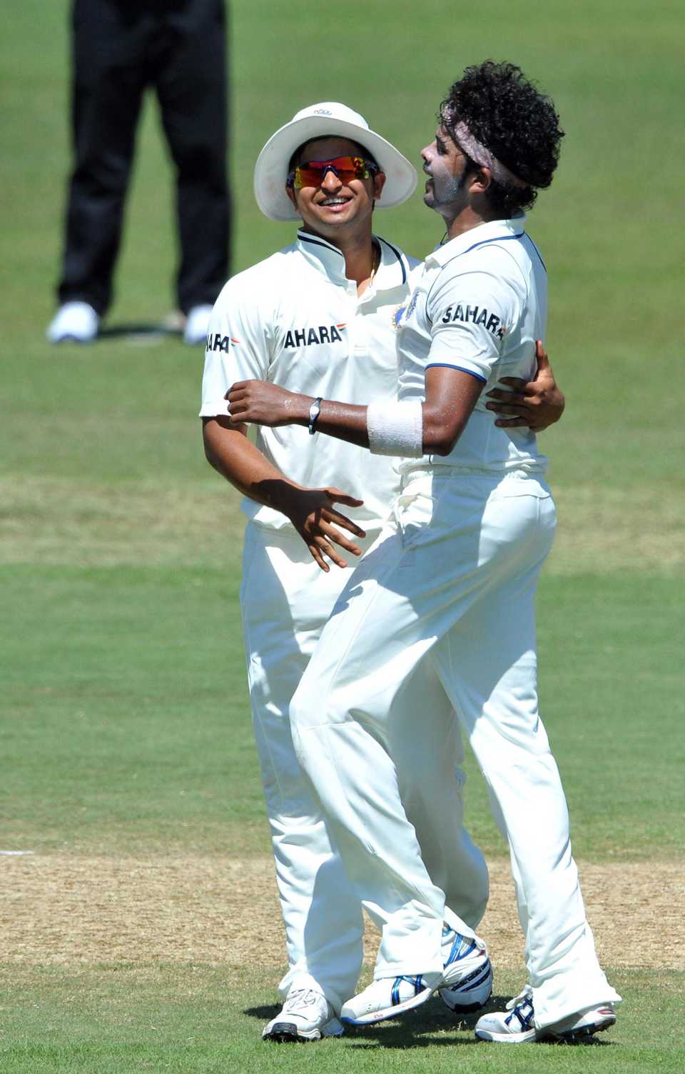 Sreesanth is congratulated by Suresh Raina, South Africa v India, 2nd Test, Durban, 4th day, December 29, 2010