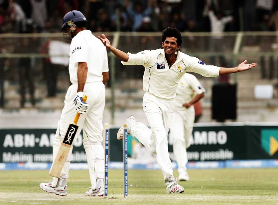 Mohammad Asif bowled VVS Laxman twice in the Test, India v Pakistan, 3rd Test, Karachi, 4th day, February 1, 2006