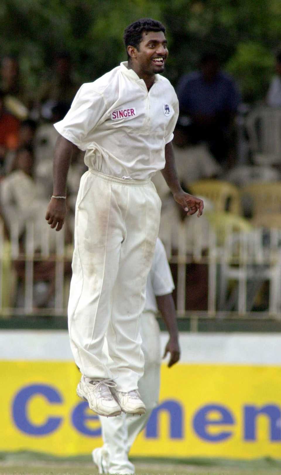 Muttiah Muralitharan jumps in the air, Sri Lanka v India, 3rd Test, SSC, 1st day, Colombo, Aug 29, 2001