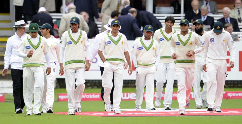 Pakistan walk out to field, day two, fourth Test, England v Pakistan, Lord's, August 27, 2010
