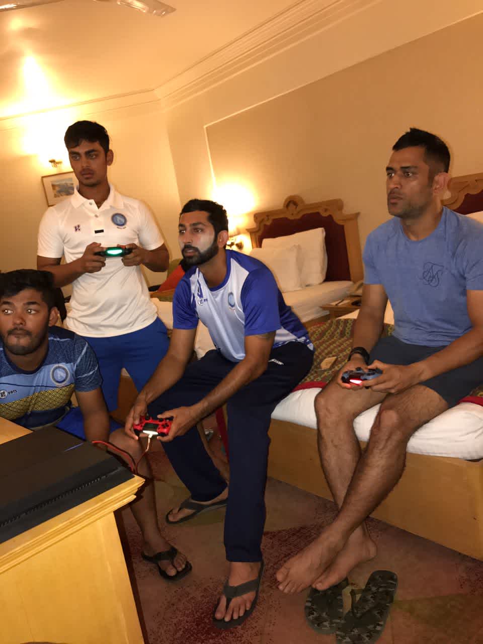 Pratyush Singh, Ishan Kishan, Ishank Jaggi and MS Dhoni enjoy an intense game of FIFA after the day's play