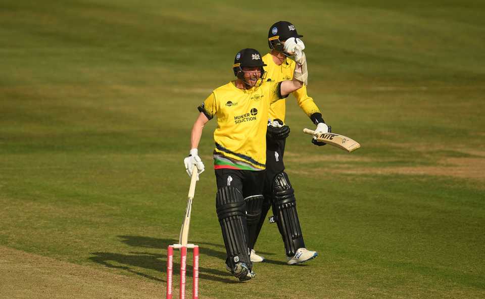 Tom Smith's last-ball four dumped Somerset out of the Blast