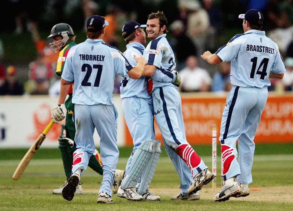 Jason Krejza celebrates the wicket of Damien Wright, New South Wales v Tasmania, Newcastle, ING Cup, October 24, 2004