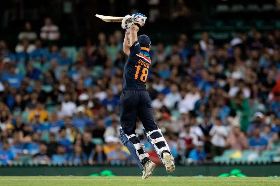 Virat Kohli punches one through the off side, Australia vs India, 2nd T20I, Sydney, December 6, 2020