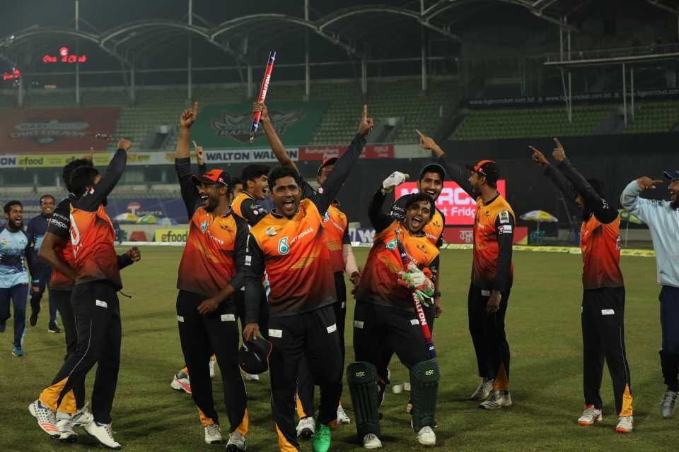 Gemcon Khulna celebrate winning the Bangabandhu T20 Cup