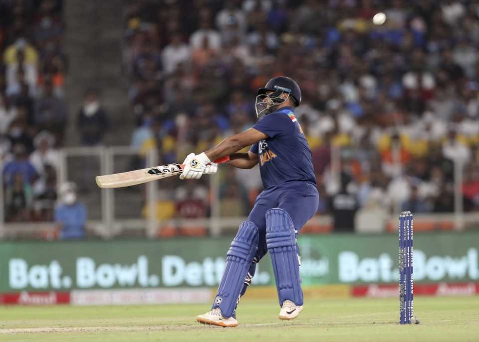 Rishabh Pant reverse-scoops Jofra Archer for six