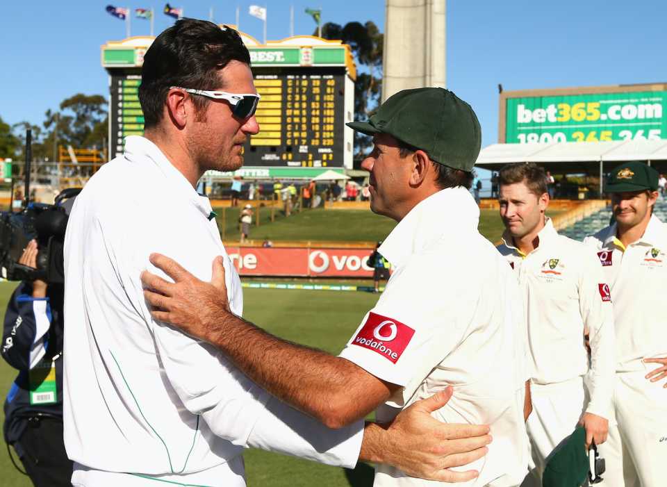 Ricky Ponting shakes hands with Graeme Smith after South Africa defeated Australia, day four, third Test, Australia vs South Africa, WACA, Perth, Australia, December 3, 2012
