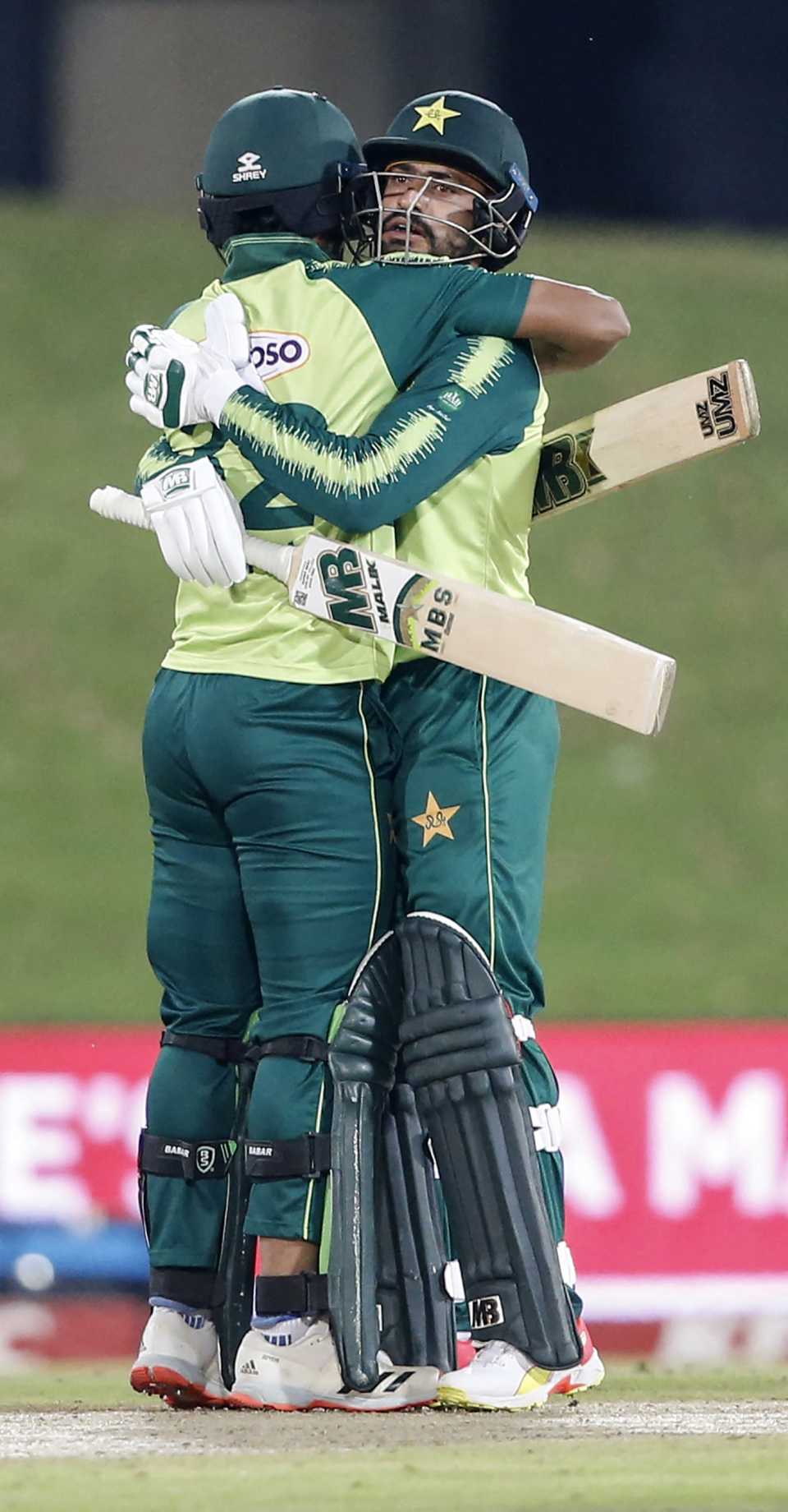 Mohammad Nawaz gets a hug from Hasan Ali after Pakistan crossed the line, South Africa vs Pakistan, 4th T20I, Centurion, April 16, 2021