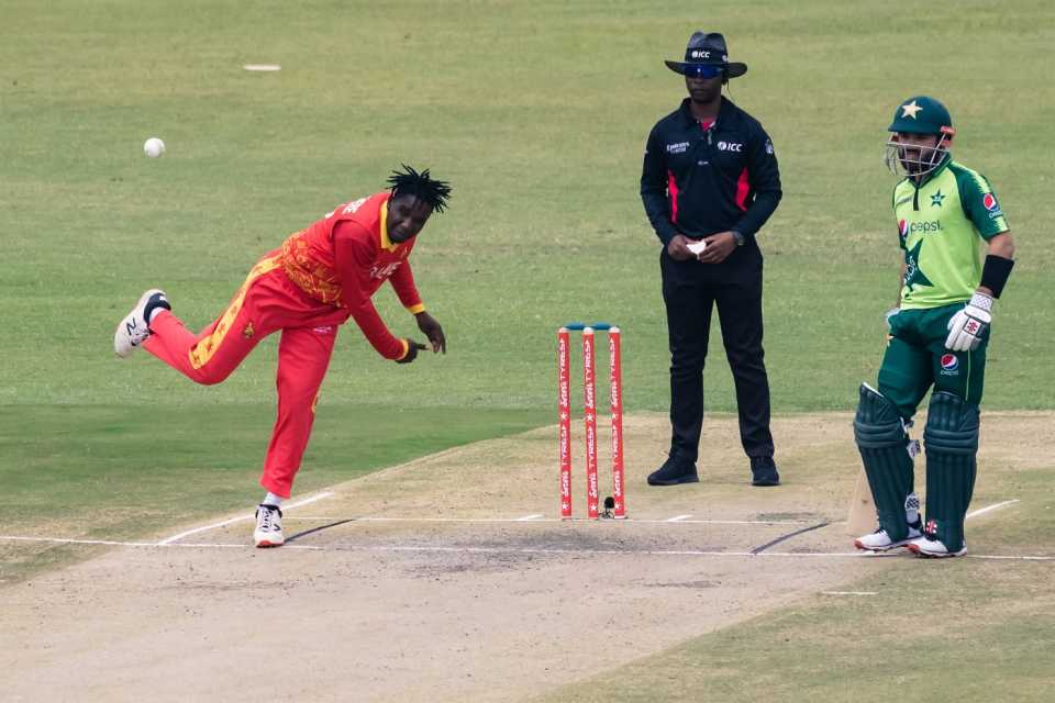 Wesley Madhevere in his delivery stride, Zimbabwe vs Pakistan, 1st T20I, Harare, April 21, 2021