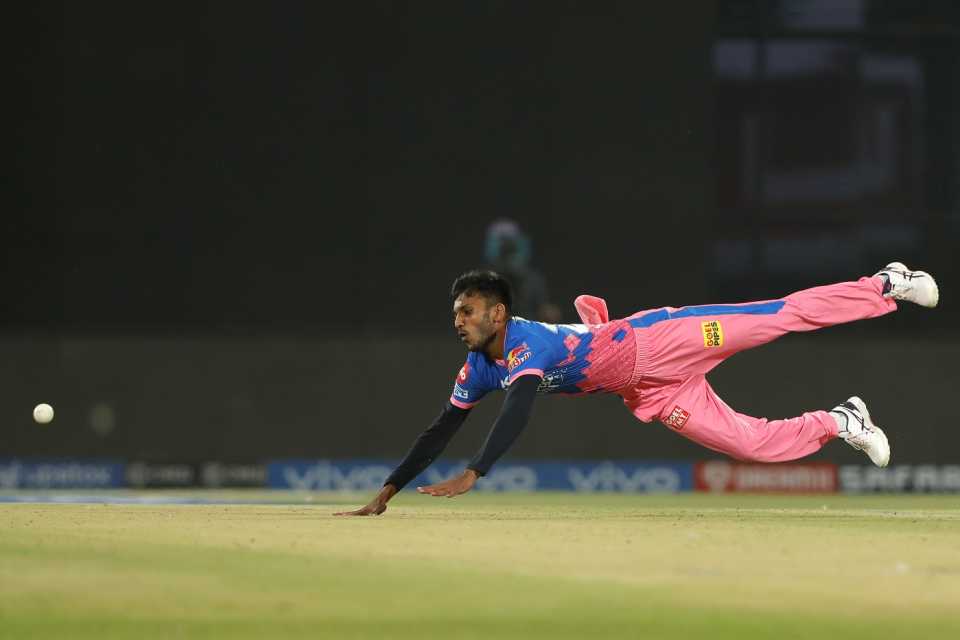 Chetan Sakariya dives to attempt a catch, Mumbai Indians vs Rajasthan Royals, IPL 2021, Delhi, April 29, 2021