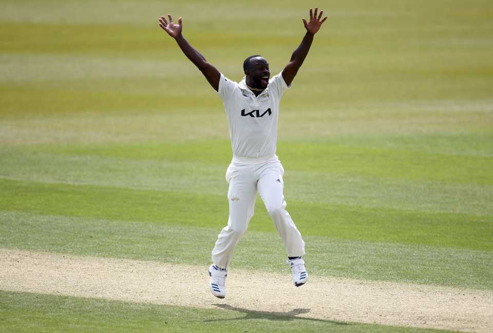 Kemar Roach struck three times in the passage before lunch