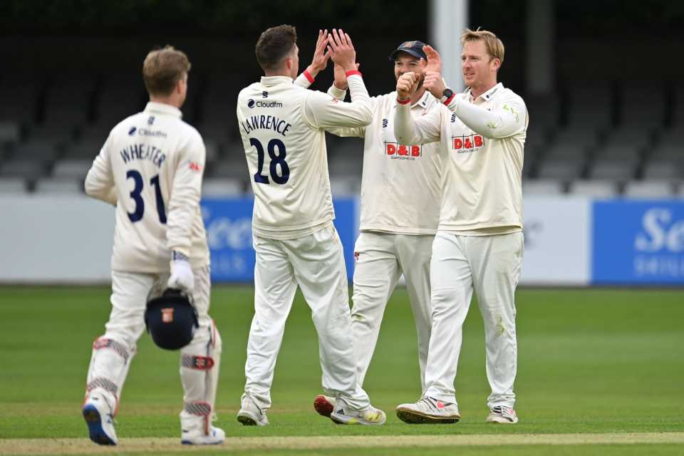 Simon Harmer ripped through Derbyshire with nine first-innings wickets