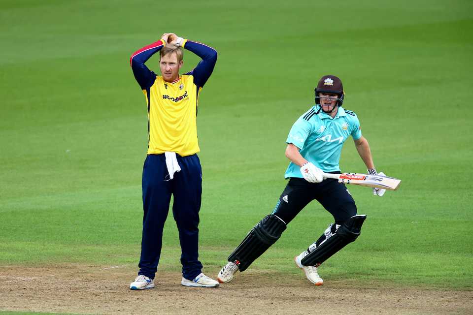 Simon Harmer and Ben Geddes watch the ball, Surrey vs Essex, Vitality Blast, The Oval, June 21, 2021