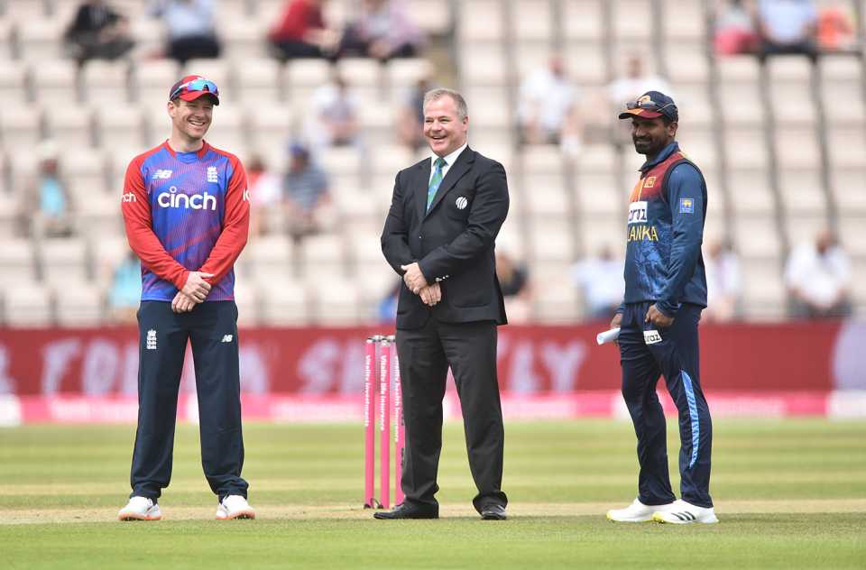 Eoin Morgan, Phil Whitticase and Kusal Perera at the toss, England vs Sri Lanka, 3rd T20I, Southampton, June 26, 2021