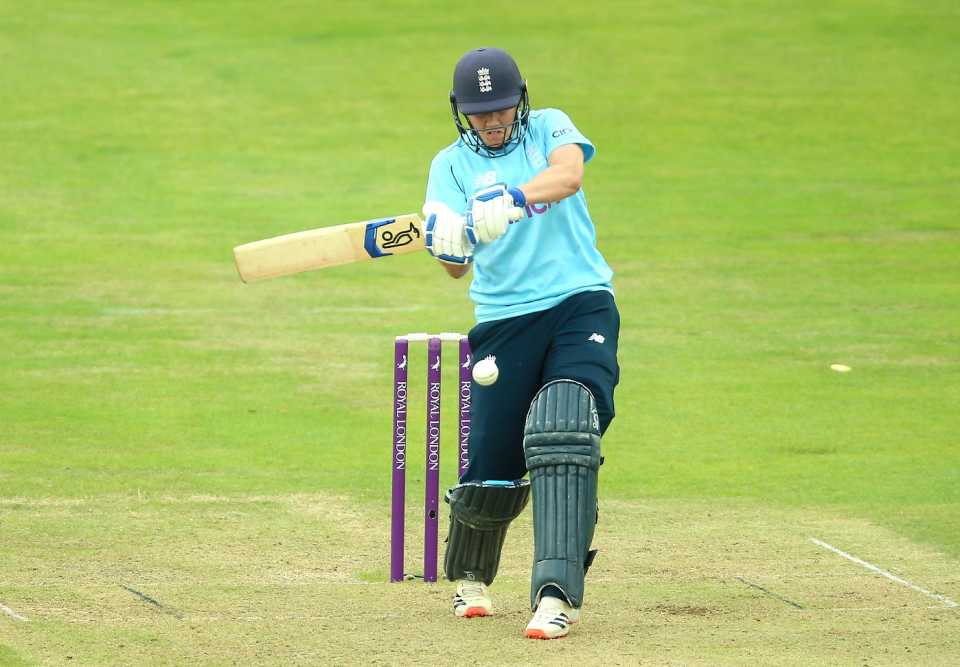 Nat Sciver pulls one away