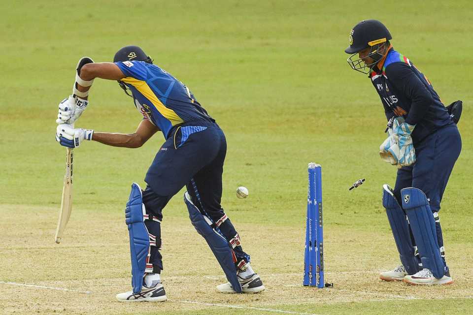 Image of Shanaka getting bowled by Yuzvendra Chahal in 2021