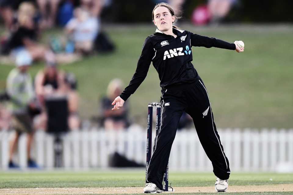 Fran Jonas bowls, New Zealand Women vs England Women, 1st ODI, Christchurch, February 23, 2021