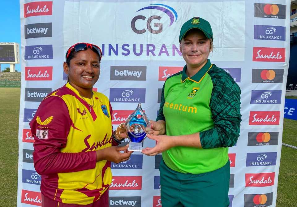 Anisa Mohammed and Dane van Niekerk shared the T20I trophy, West Indies vs South Africa, 3rd women's T20I, North Sound, September 4, 2021 