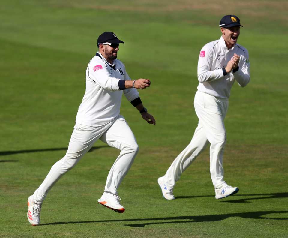 Tim Bresnan claimed six catches to hasten Yorkshire's demise, Yorkshire vs Warwickshire, County Championship, 4th day, Headingley, September 15, 2021