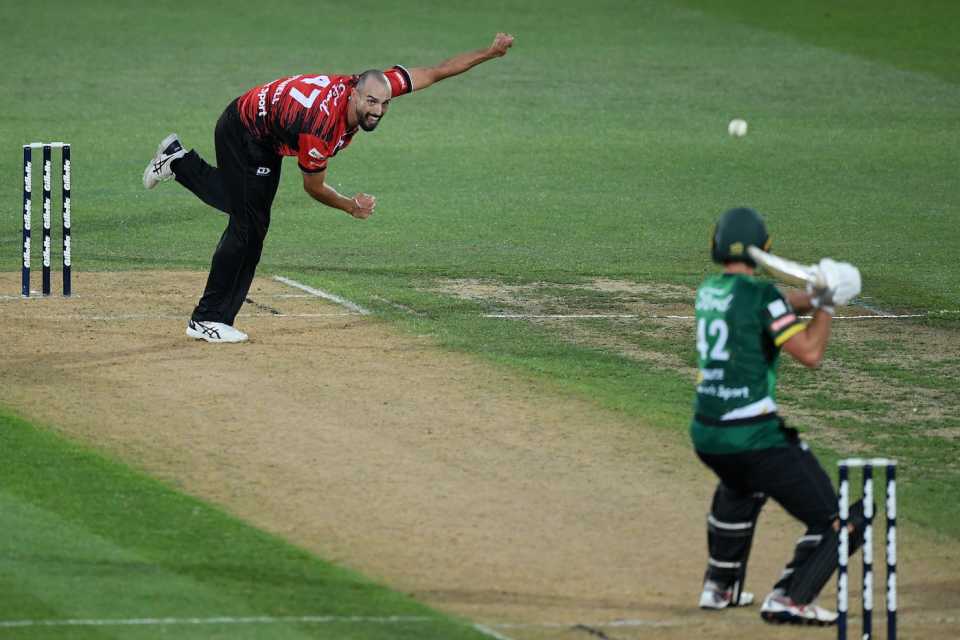 Daryl Mitchell bowls a bouncer, Canterbury vs Central Districts, McLean Park, Napier, February 05, 2021