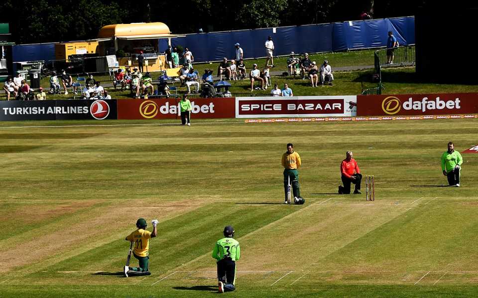 Quinton de Kock remainds standing while others on the field take a knee in support of the Black Lives Matter movement