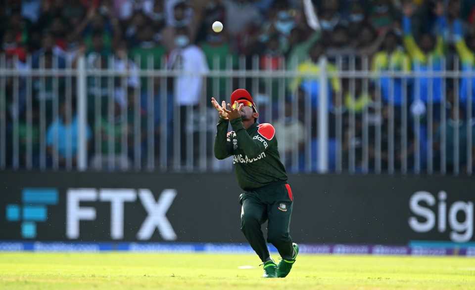 Mushfiqur Rahim gets under the ball, Bangladesh vs West Indies, T20 World Cup, Group 1, Sharjah, October 29, 2021