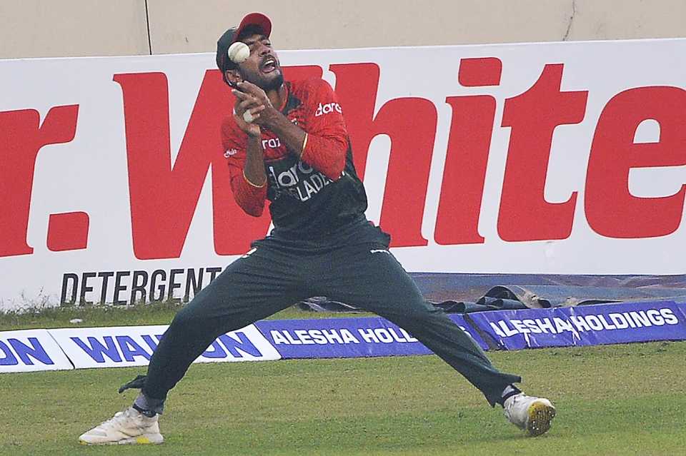 Saif Hassan drops Fakhar Zaman, Bangladesh vs Pakistan, 2nd T20I, Dhaka, November 20, 2021