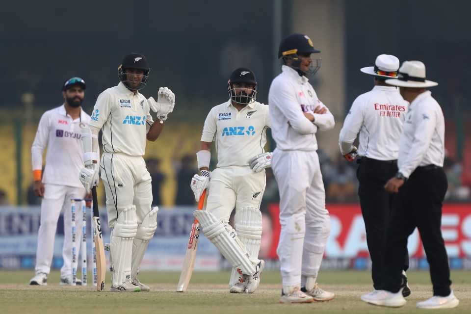 Ravindra Jadeja beats Ajaz Patel's bat, India vs New Zealand, 1st Test, Kanpur, 5th day, November 29, 2021