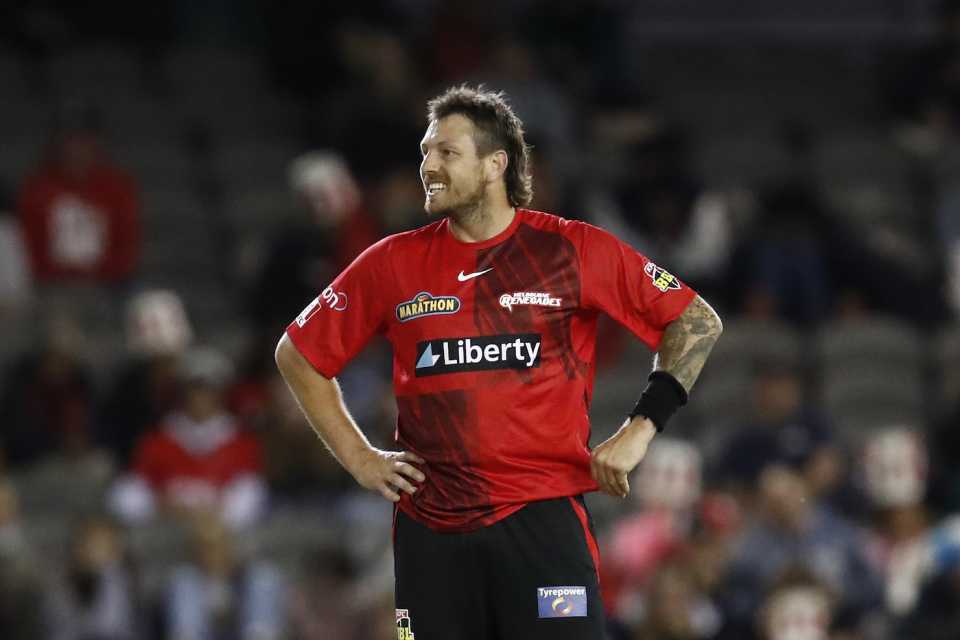 James Pattinson reacts as the ball goes to the outfield, Melbourne Renegades vs Adelaide Strikers, BBL 2021-22, Melbourne, December 7, 2021