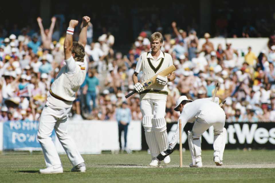 Bruce Reid looks on as Ian Botham and Jack Richards celebrate after Merv Hughes is dismissed, England vs Australia, 3rd day, 4th Test, Melbourne, December 28, 1986 