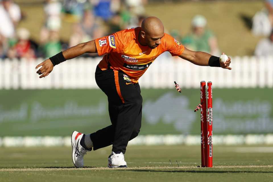Tymal Mills takes off the bails to run Xavier Crone out