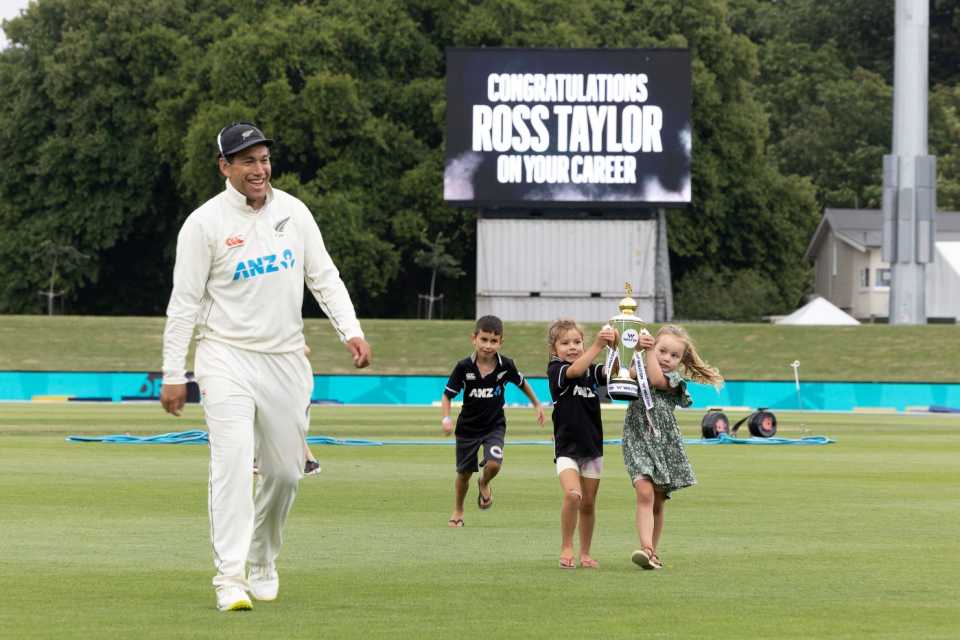 Ross Taylor and his special entourage patrol the field one last time, New Zealand vs Bangladesh, 2nd Test, Christchurch, 3rd day, January 11, 2022